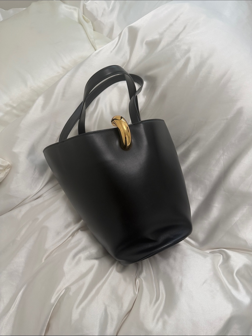 Jacquemus Le Bambola Moyen Leather Bucket Bag - Picture 5 of 6